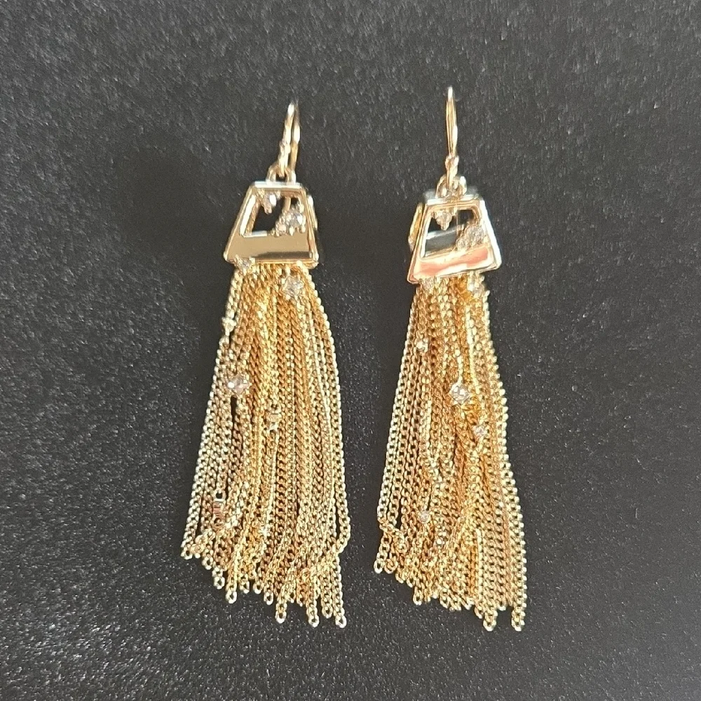 Chic Gold Tassel Earrings - Picture 5 of 7